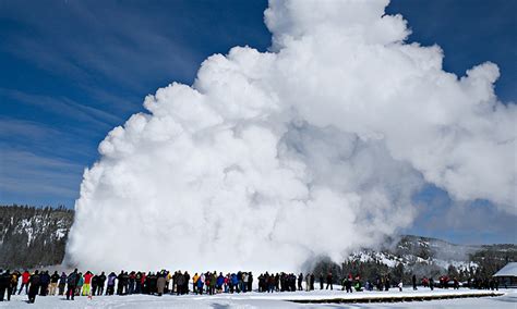 Yellowstone Snowmobile, Snowcoach and Lodging | Yellowstone Fun