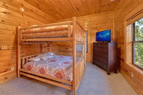 Misty Mountain Lodge Cabin in Gatlinburg w/ 5 BR (Sleeps14)