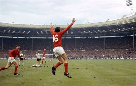 World Cup winner Martin Peters dies aged 76 | FourFourTwo