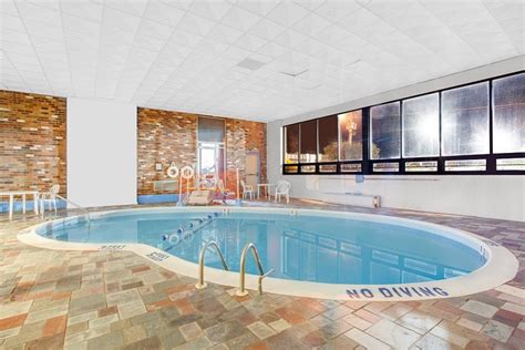 Days Inn By Wyndham Liberty Pool: Pictures & Reviews - Tripadvisor