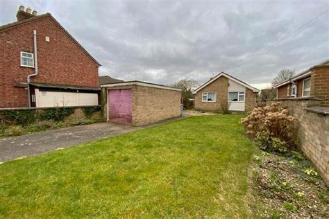 2 Bedroom Detached Bungalow For Sale In High Road, Barrowby, Grantham NG32