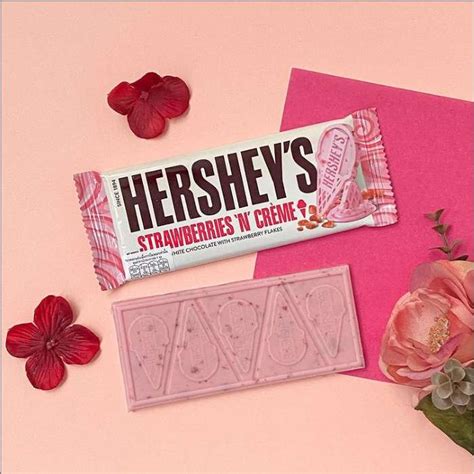 Hersheys Strawberries N Creme Chocolate Bar 39G – ChocoLounge