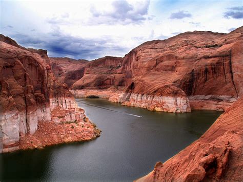 Lake Powell, Utah and Arizona, United States - Beautiful Places to Visit