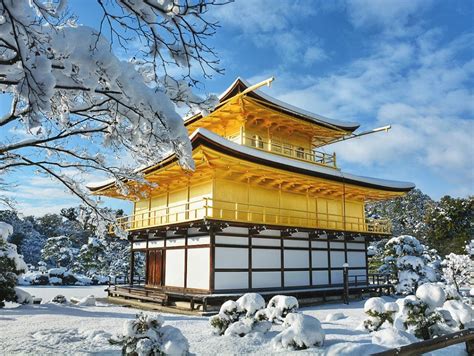 Heavy Snowfall Turns Kyoto Into a Beautiful Winter Wonderland