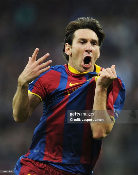 Lionel Messi of FC Barcelona celebrates scoring his teams second goal... News Photo - Getty Images