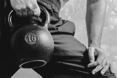 5 Do’s and Don’ts for Kettlebell Benefits - Onnit Academy