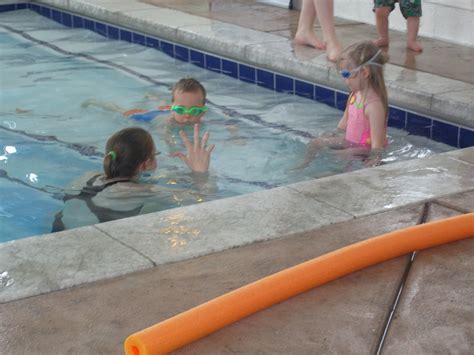 Frisby Family Blog: Swimming Lessons