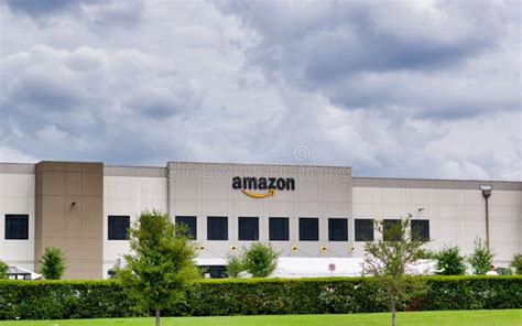 Amazon Warehouse Facility in Houston, TX. Editorial Image - Image of commerce, corporation ...