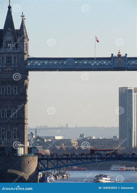 LondonÂ´s Iconic Tower Bridge Across the River Thames Editorial Stock ...