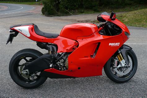 DUCATI DESMOSEDICI - Review and photos