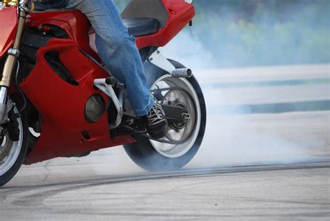 Motorcycle stunter tyre burnout Free Photo Download | FreeImages