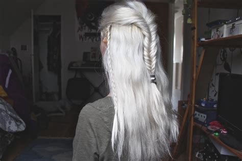 Legolas Hair Tutorial | Youtube hair tutorials, Silver blonde hair, Hair