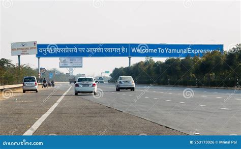 Newly Constructed Yamuna Expressway from Delhi To Agra Editorial Photo ...