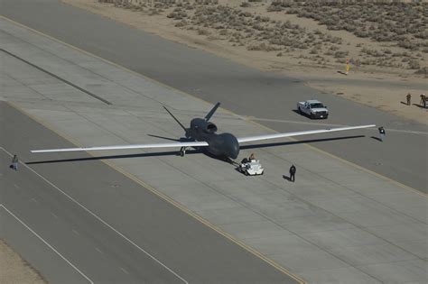 Wingspan of RQ-4 Global Hawk in actual perspective. [3008*2000 ...