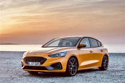 Ford Focus ST hatchback (2020) | Reviews | Complete Car