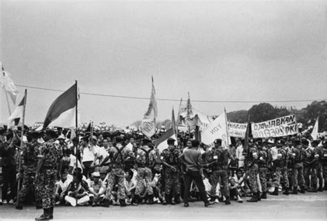 Peristiwa G30S 1965, penumpasan PKI, dan hari-hari sesudahnya - BBC News Indonesia