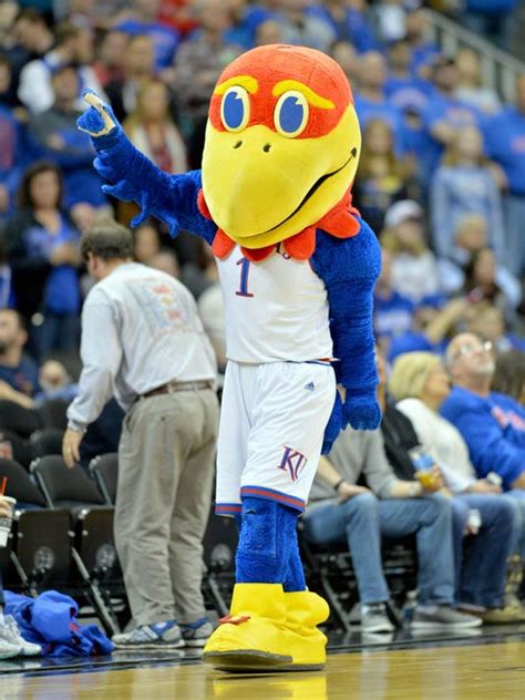 Kansas cheerleaders suspended pending inquiry into KKK incident on Snapchat