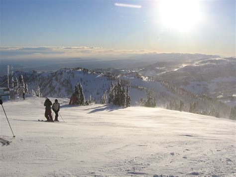 Top Canadian Ski Resorts, Ranked