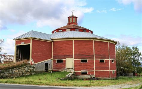 Round Barn Photograph by Kevin Craft - Fine Art America