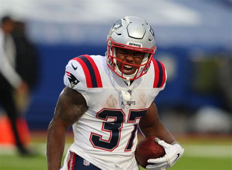 Damien Harris is the top option in the Patriots’ running back committee ...