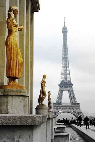 Eiffel Tower from the Palais de Chaillot esplanade | Eiffel tower ...