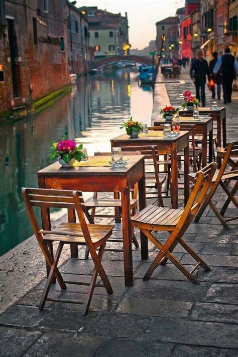 Cafe in Venice, Italy | Places, Beautiful places, Places around the world