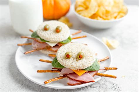 Greenridge Farm | Spooky Sandwich | Kids Halloween Spider Sandwich