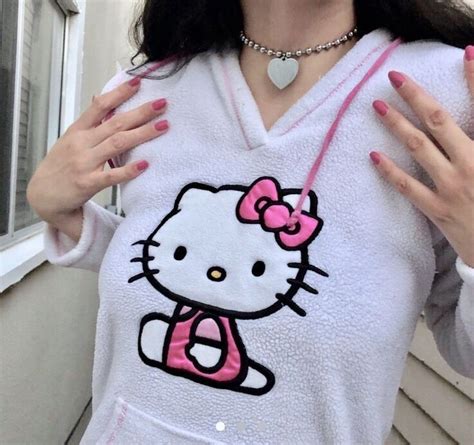 Pin by 🧚🏻‍♂️🍱☠️ on clothes | Hello kitty clothes, Hello kitty collection, Hello kitty items