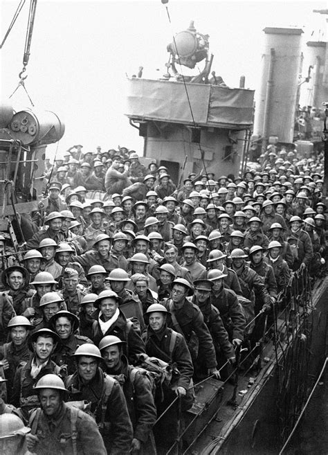 20 Historic Photographs From the AP Images Archive Show the Scene of the WWII Dunkirk's ...