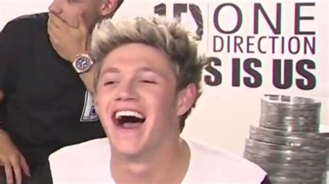 Niall Horan laughing for 4 minutes straight - YouTube