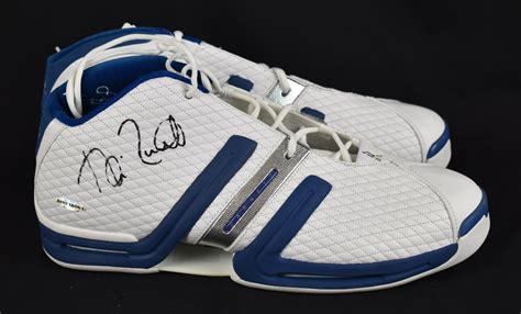 Lot Detail - Kevin Garnett Autographed Basketball Shoes UDA