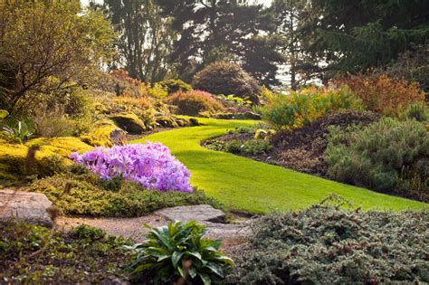 Royal Botanic Garden in Edinburgh - Explore Magnificent Gardens and ...