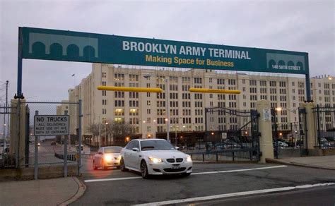 Brooklyn Army Terminal - I'm Just Walkin'