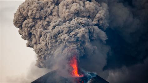 Watch Nicaragua's Momotombo volcano's first known eruption in 110 years - ABC7 Los Angeles