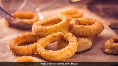 Easy Lockdown Snack: Make Restaurant-Style Onion Rings And Sour Cream ...