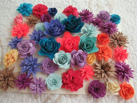 How to Make Rolled Paper Flowers - FeltMagnet