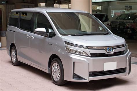 New Toyota Voxy Hybrid | Prices & Info - sgCarMart