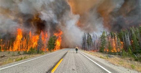 Wildfire engulfing road closes Idaho 21 near Stanley, Forest Service officials say