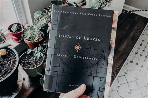 House of Leaves Review – Possibly the Strangest Book You'll Ever Read!