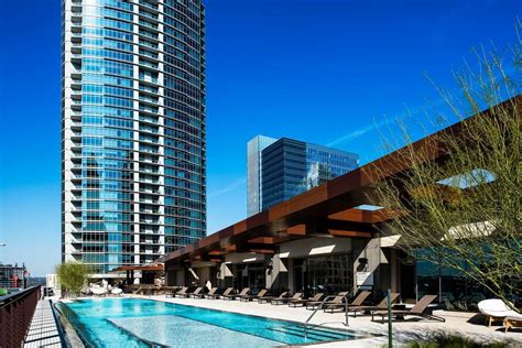 Marriott Marquis Houston debuts Texas-shaped pool in grand opening