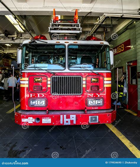 FDNY Ladder Company 169 in Brooklyn, NY Editorial Image - Image of equipment, building: 179934690