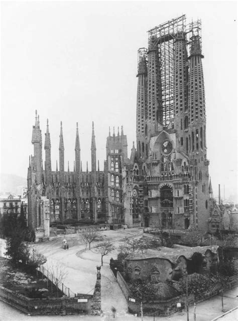 Sagrada Familia History Of The Temple And Facts – ShutterBulky