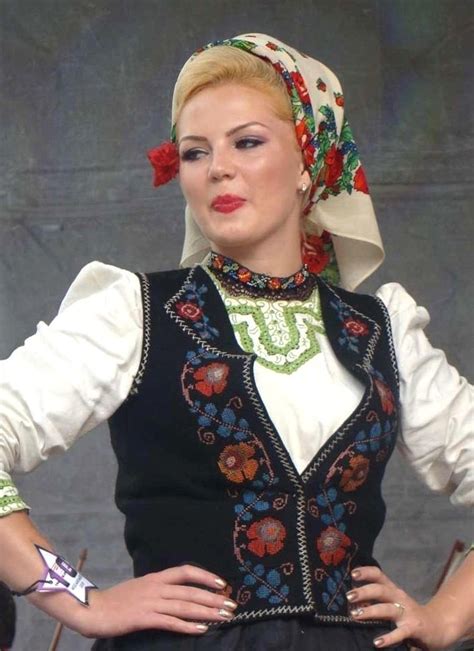 romanian-people-romanian-women-traditional-dress-folk-costumes-clothing romanians eastern europe ...