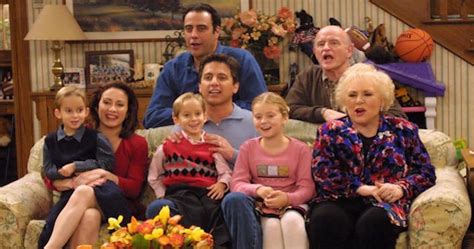 Everybody Loves Raymond: 10 Things You Never Noticed About The First Episode