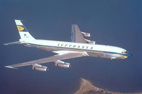 Historic Boeing 707 Towed To Be Scrapped In Hamburg