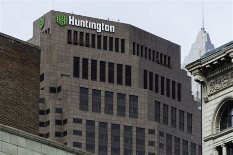 Huntington Bank Review 2024 - MagnifyMoney