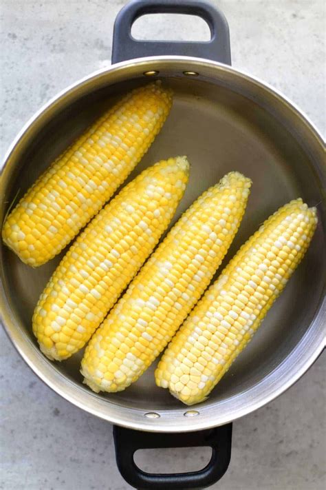 How To Cook Sweet Corn On The Cob On The Stove - foodrecipestory