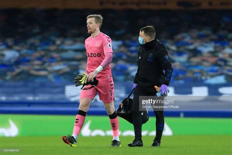 Pickford injury causes goalkeeping headache for Everton before cup ...