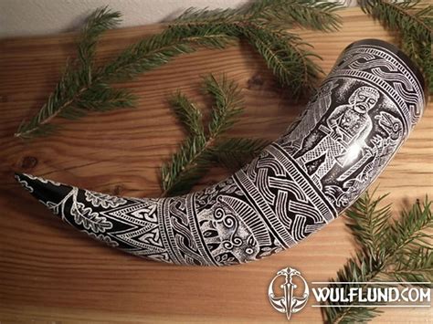 ENGRAVED DRINKING HORN WITH PRE-VIKING MOTIFS, 0.3 l - wulflund.com