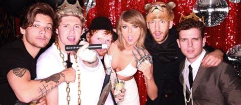 Louis Tomlinson and Niall Horan joined Taylor Swift and co in her photobooth of dreams. OOO ...